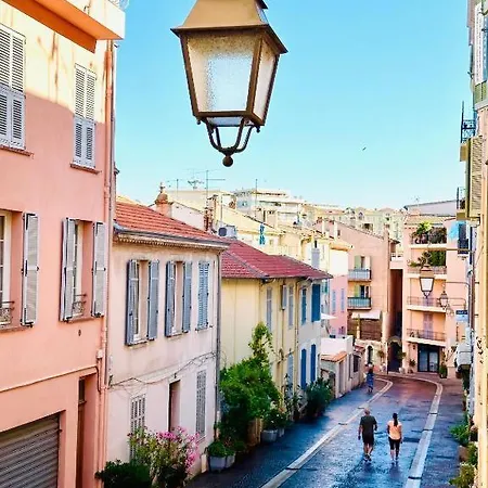 Coeur Historique De Entre Palais Et