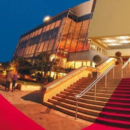 Coeur Historique De Entre Palais Et Cannes