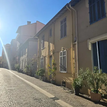 Coeur Historique De Entre Palais Et * Cannes